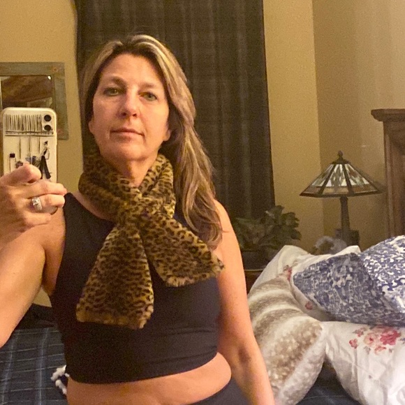 La Maison De La Fausse Fourrure Scarf - Leopard - Picture 2 of 8